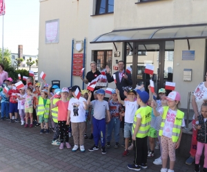 Wizyta przedszkolaków z okazji Dnia Flagi Rzeczypospolitej Polskiej